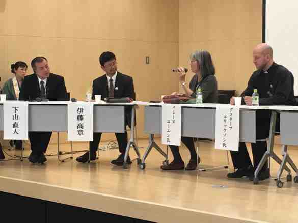 Panel discussion with Prof. Dr. Naohito Shimoyama, Head of the Department of Palliative Medicine at Tokyo Jikei Medical University (far left) and Prof. Takaki Ito of the Graduate School of Applied Religious Studies at Sophia University (second left) 